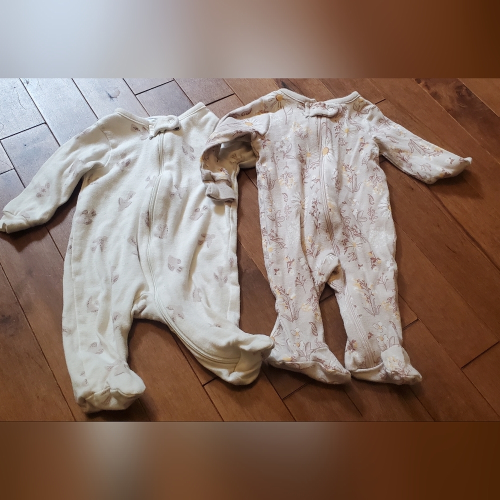 Bundle of 2 pajamas